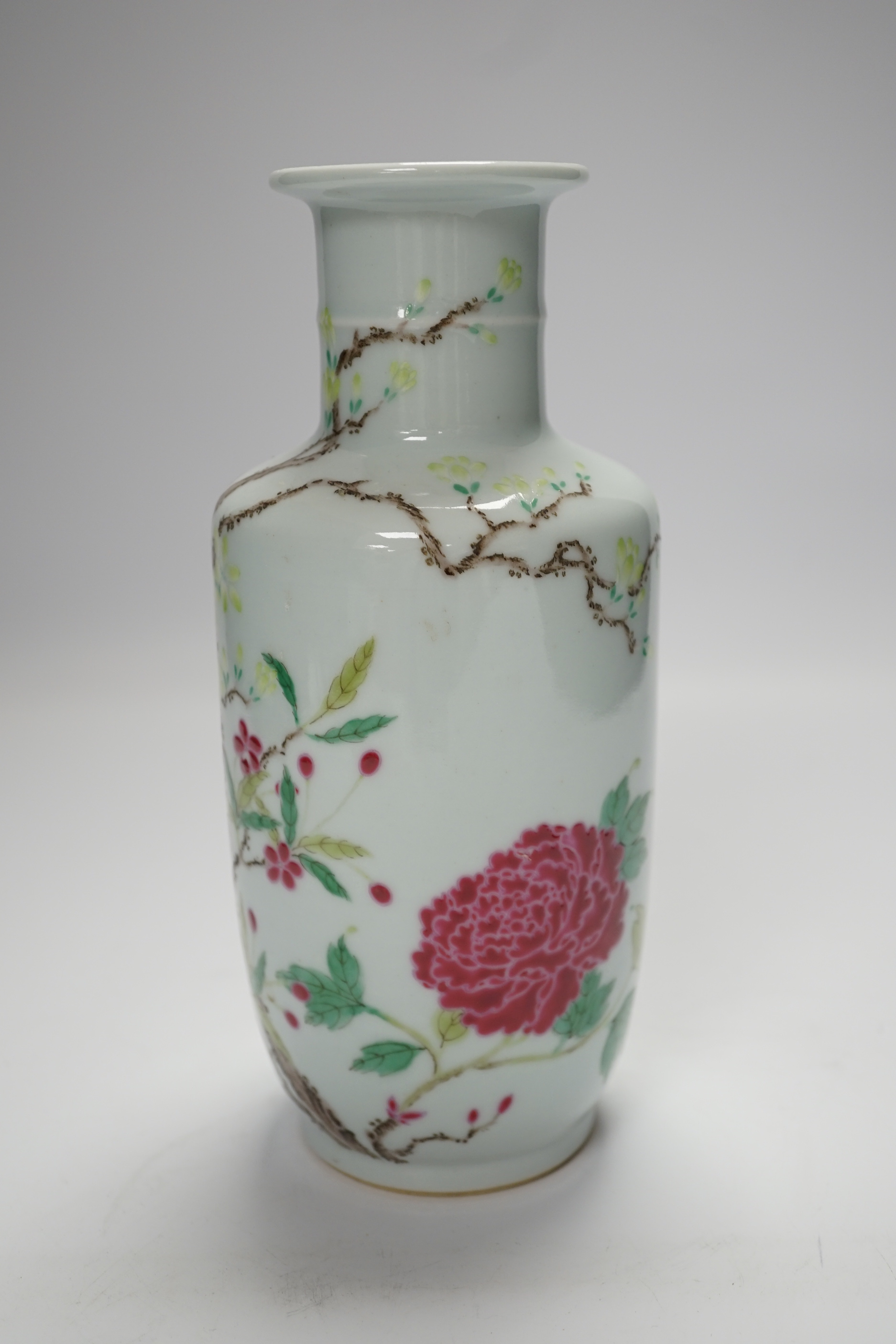 A Chinese porcelain famille rose vase, 22cm high